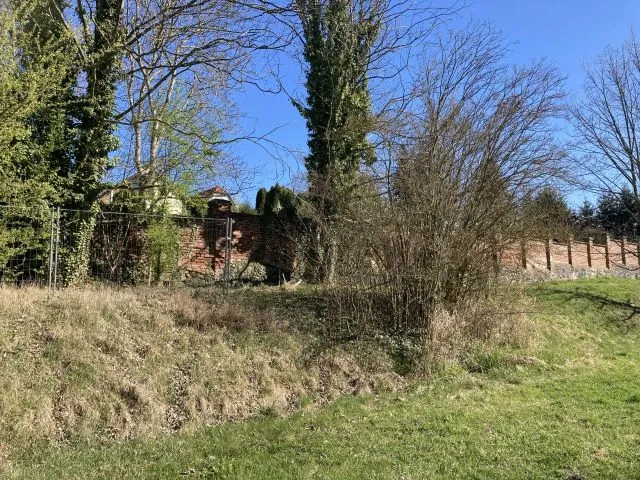Lille grønt-/haveareal i det historiske parkanlæg 'Apels Gut' på herregården Ermlitz