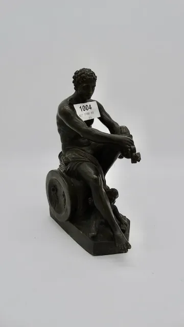 1 metal figurine