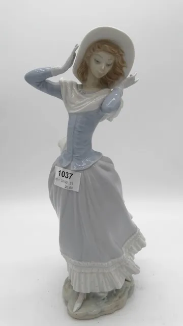 1 Porzellanfigur "elegante Dame" Llando