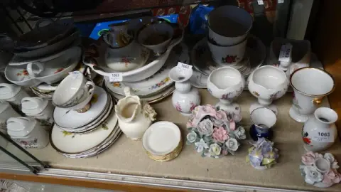 1 partia różnych elementów porcelanowych