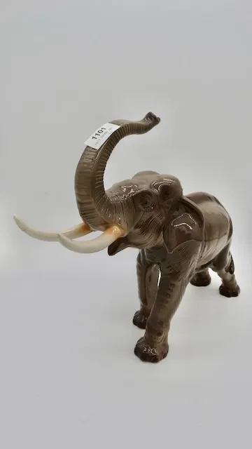 1 porcelánový slon