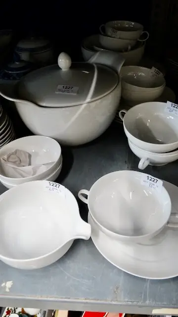 1 restservice "Thomas"