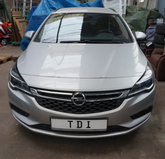1 Opel Astra Sports Tourer+, první registrace 09/19, STK 09/26, nafta, automat, stav tachometru 95 263, objem 1598, 100 kW, 2 klíče, všechny doklady