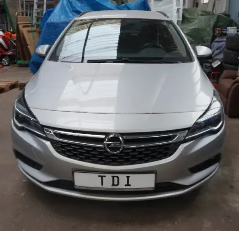 1 Opel Astra Sports Tourer+, eerste registratie 09/19, APK 09/26, diesel, automaat, afgelezen kilometerstand 95.263, cilinderinhoud 1598, 100 kW, 2 sleutels, alle papieren