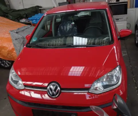1 VW UP!, eerste registratie 06/18, APK 09/27, benzine, handgeschakeld, afgelezen kilometerstand 157.163, cilinderinhoud 999, kW 44, 2 sleutels, alle papieren