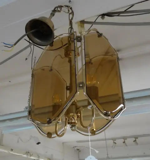 1 stropní lampa