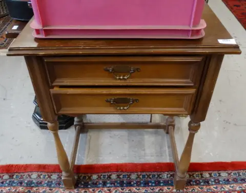 1 table à coudre