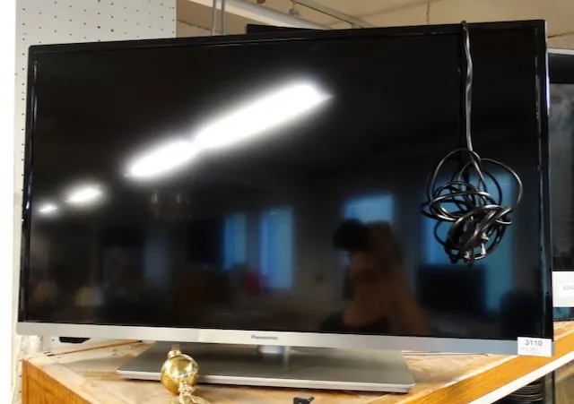 1 téléviseur Panasonic + télécommande