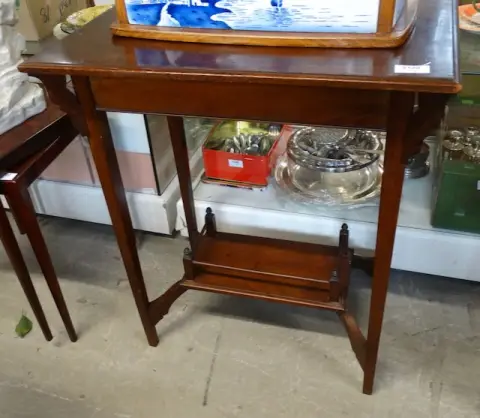 1 table d'appoint