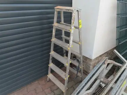 1 aluminium folding ladder, 5 steps