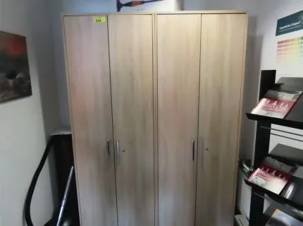 2 Aktenschränke, 2 m x 1 m, 1 Sideboardschrank, 1,20 m x 1 m, 2-türig