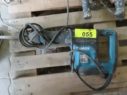 1 demolition hammer, make Makita, type HM0871C, 1,100 W, serial no. 0233157 Y, year 2021