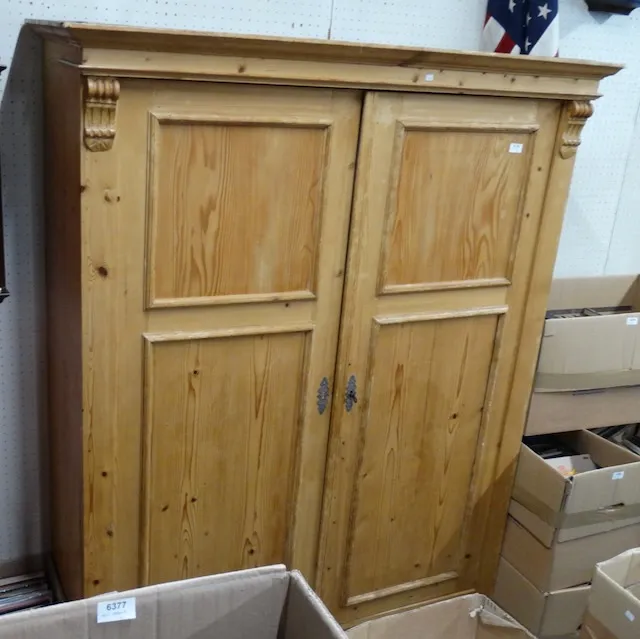 1 Kleiderschrank