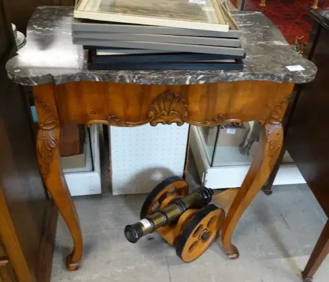 1 console tafel met marmeren blad