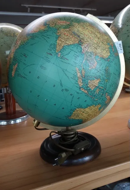 1 globe