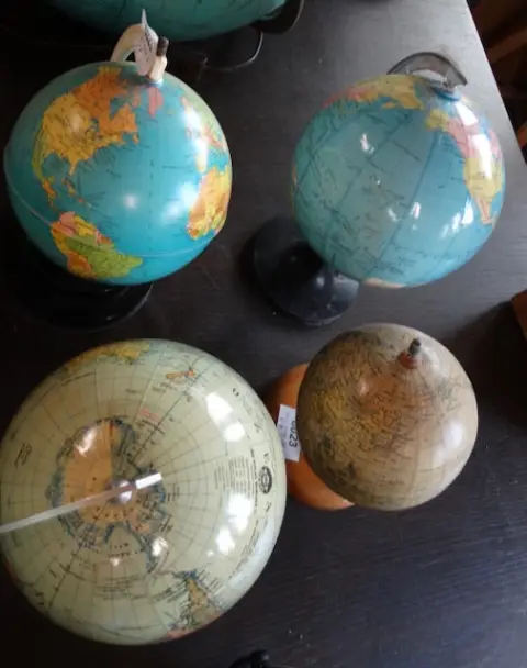 4 kleine globes