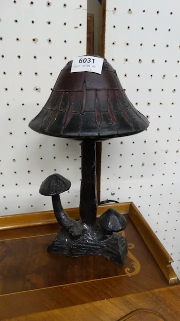 1 lampe de table style Tiffany « Champignons »