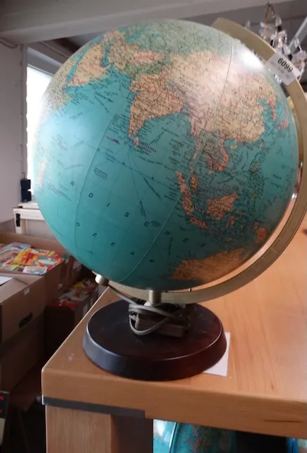 1 globe