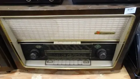 1 staré rádio