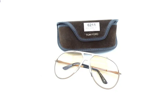 1 sluneční brýle "Tom Ford"