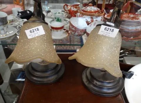 2 table lamps