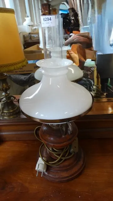 1 stolní lampa