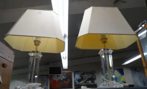 2 table lamps