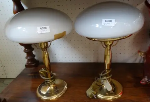 2 table lamps