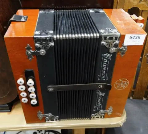 1 accordion