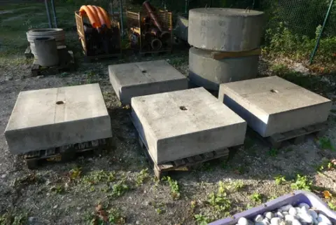 Betonblokke armeret med net og rundstål