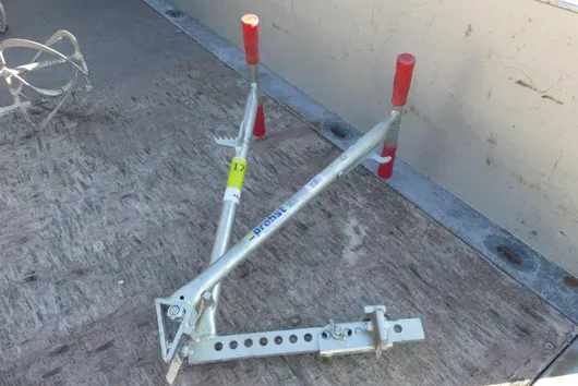 Yhdistelmäkiveyksen purkupihdit käsikäyttöön