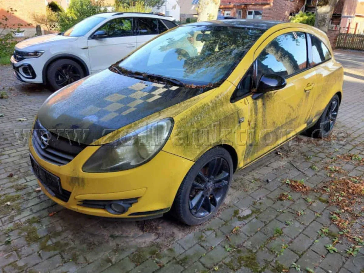 1 Opel Corsa D 1.4 Color Race, 3 dveře, první registrace: 2010