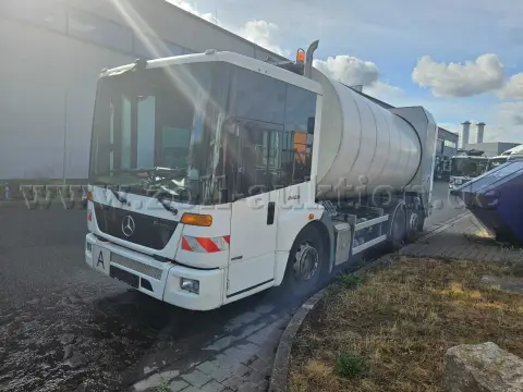 1 camion à ordures Mercedes-Benz Econic, carrosserie Faun-Rotopress / en panne, non roulant