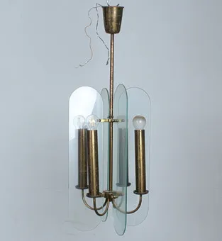 Hängeleuchte aus Metall und Glas.