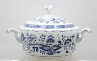 Sopera con tapa, Hutschenreuther, patrón cebolla, aprox. H-20 cm D-aprox. 22 cm