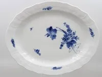 Plato ovalado grande, Royal Copenhagen, flor azul, 36 x 29 cm