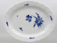 Plato ovalado grande, Royal Copenhagen, flor azul, 36 x 29 cm