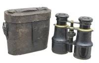 Probably military binoculars, blackened brass, leather-covered, in leather case, W 11.5 cm