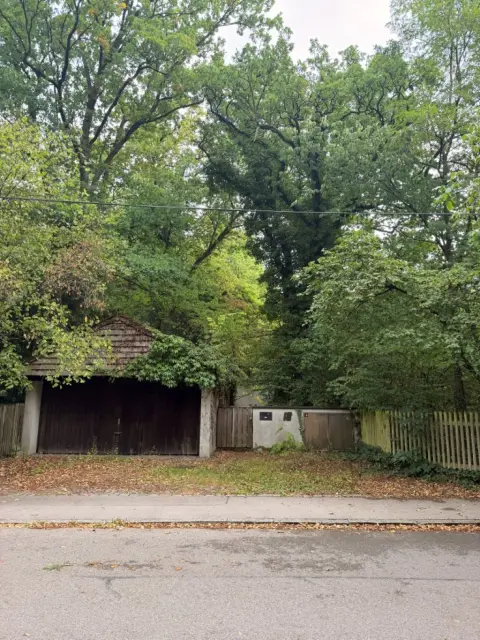 Grundstück mit Altbestand in 80997 München Waldhornstraße 18