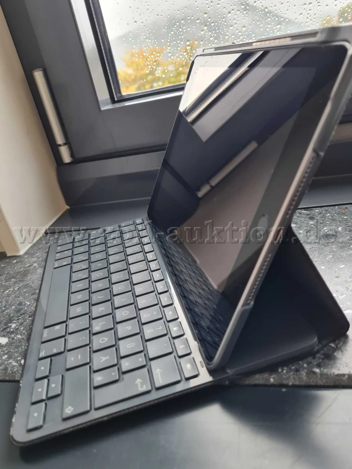 1 Apple iPad 5. nesil Wi-Fi + Cellular