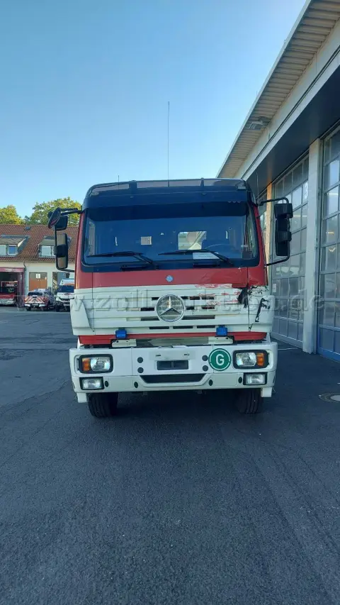 1 شاحنة Mercedes Benz Typ 1838L، مركبة إطفاء خاصة بهيكل قابل للتبديل
