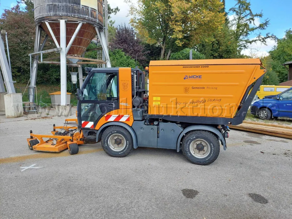 1 Hako Multicar Tremo X56 ja 6 lisälaitetta