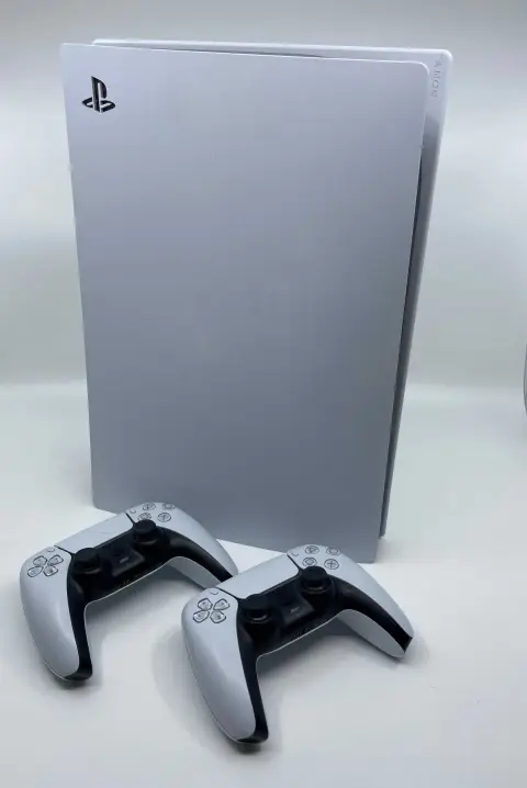 1 Sony Playstation 5 con 2 mandos