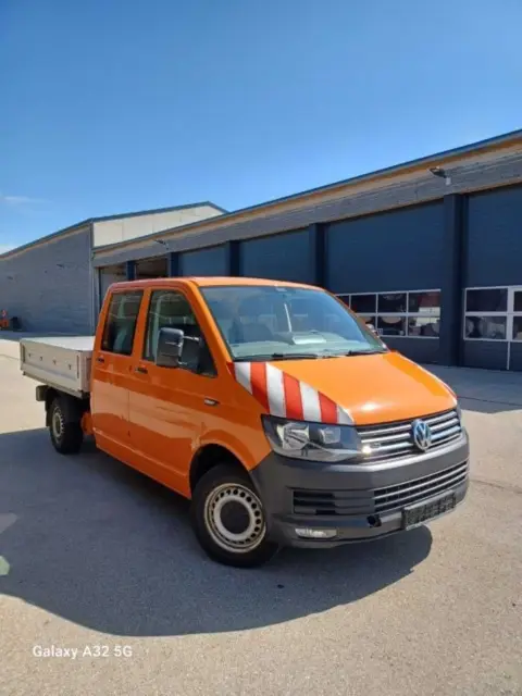 1 辆 VW Transporter 双排座平板车 PCAAC280X1 (T5)