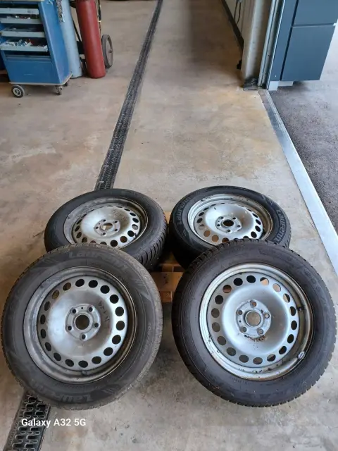 4 komplette hjul 205/60 R 16 96H (2 Maxxis Premitra, 2 Laufen Fit)