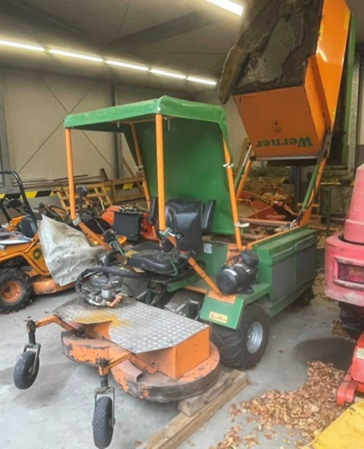 1 kosilica za velike površine Werner ASM 125, sa spremnikom za skupljanje, neispravna