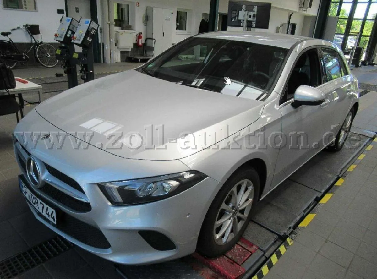 1 autovettura Mercedes Benz A 250 e