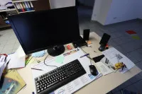 1 komputer marki Lenovo