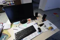 1 komputer marki Lenovo