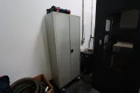 1 szafa z blachy stalowej